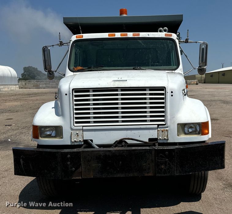 image for item LF9841 2000 International 4900  dump truck