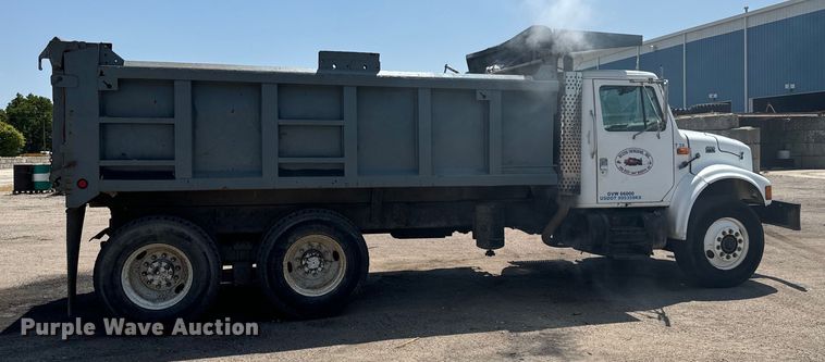 image for item LF9841 2000 International 4900  dump truck