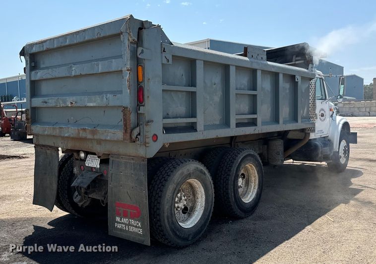 image for item LF9841 2000 International 4900  dump truck
