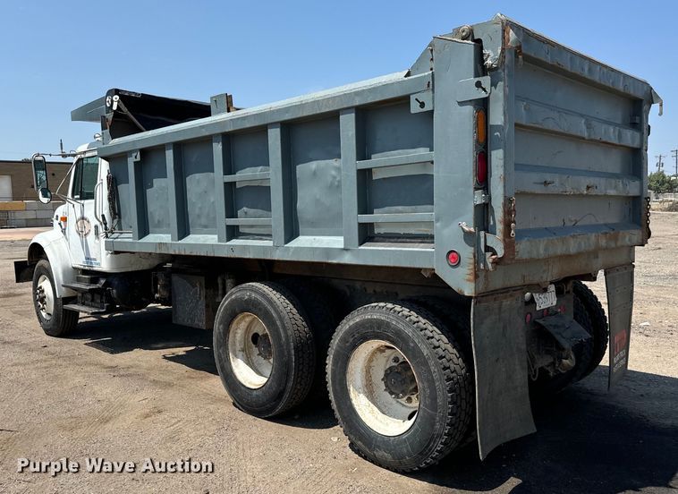 image for item LF9841 2000 International 4900  dump truck