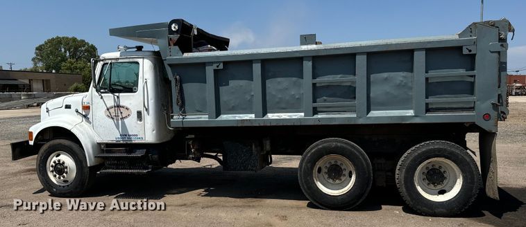 image for item LF9841 2000 International 4900  dump truck
