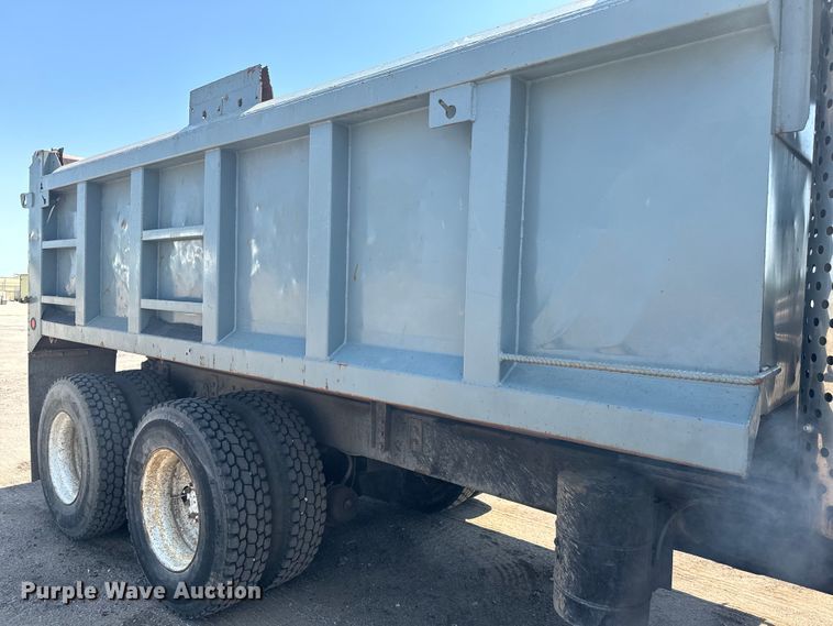 image for item LF9841 2000 International 4900  dump truck