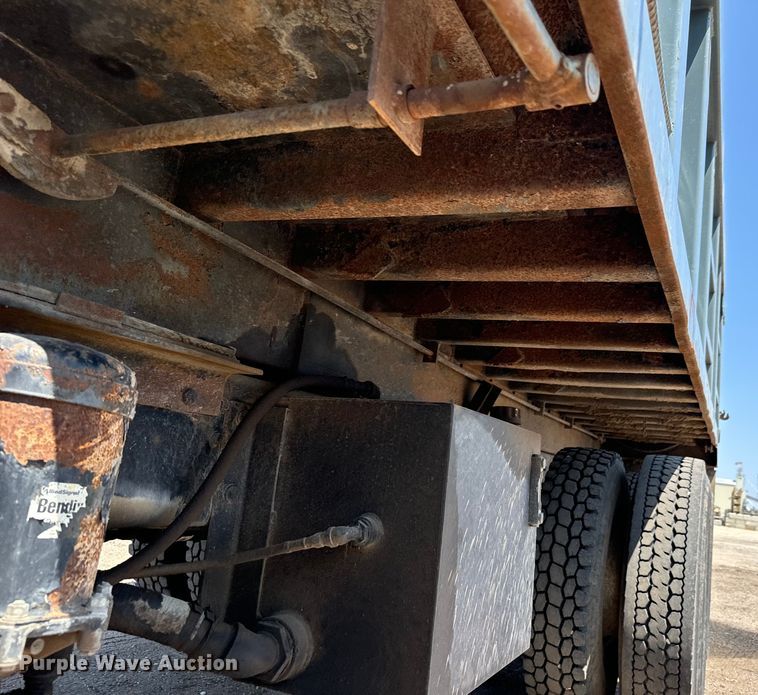 image for item LF9841 2000 International 4900  dump truck