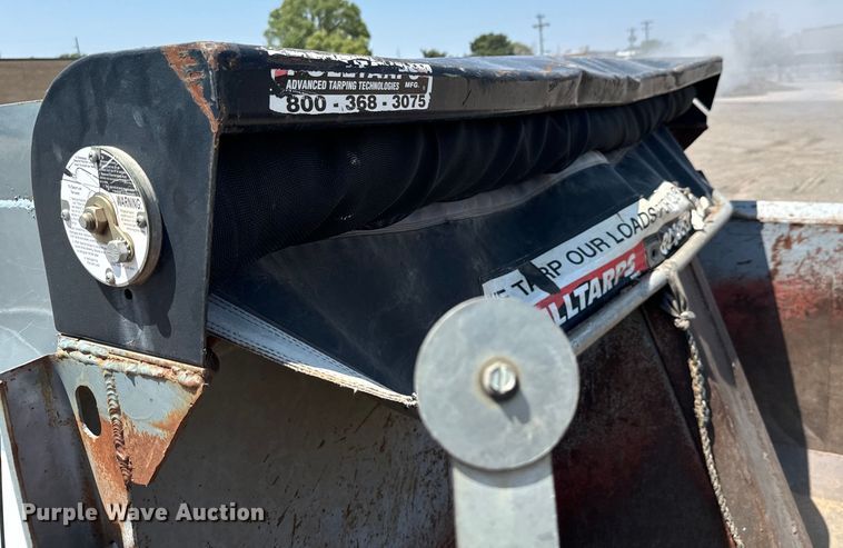 image for item LF9841 2000 International 4900  dump truck