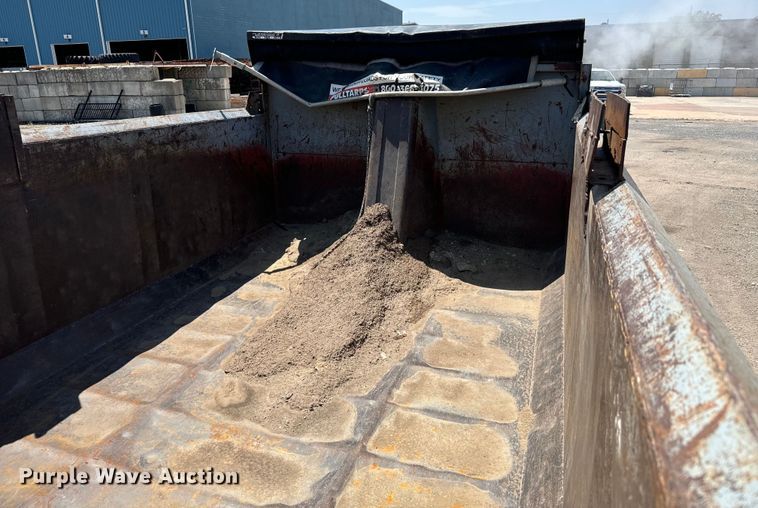 image for item LF9841 2000 International 4900  dump truck