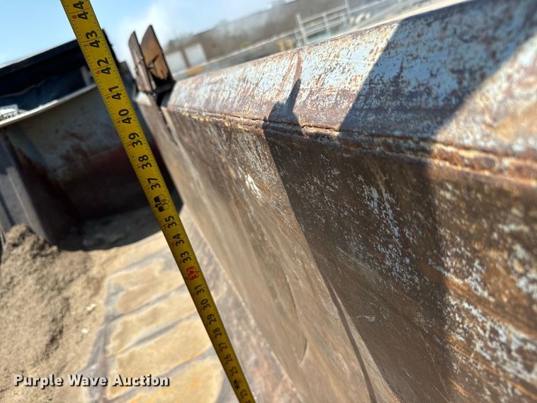 image for item LF9841 2000 International 4900  dump truck