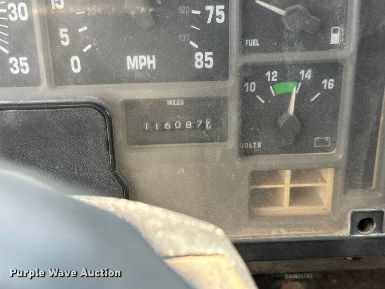 image for item LF9841 2000 International 4900  dump truck