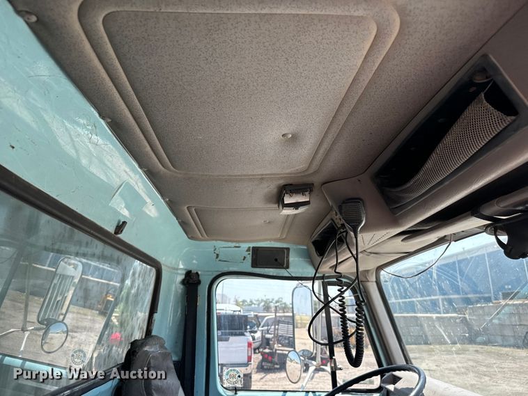 image for item LF9841 2000 International 4900  dump truck