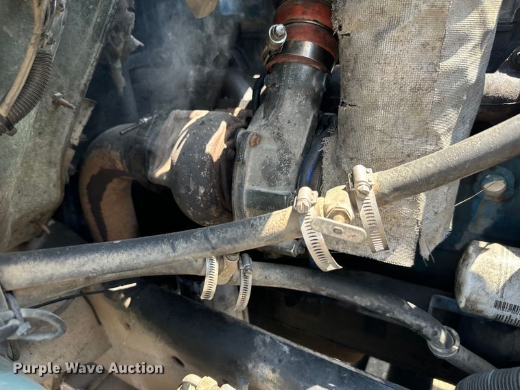 image for item LF9841 2000 International 4900  dump truck