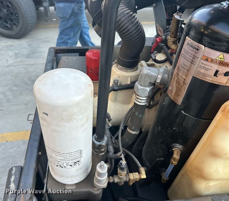 image for item LR9528 2018 Doosan  C185 air compressor