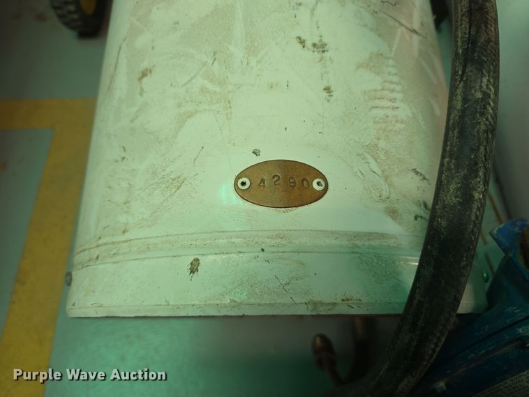 image for item LW9941 (18) heaters