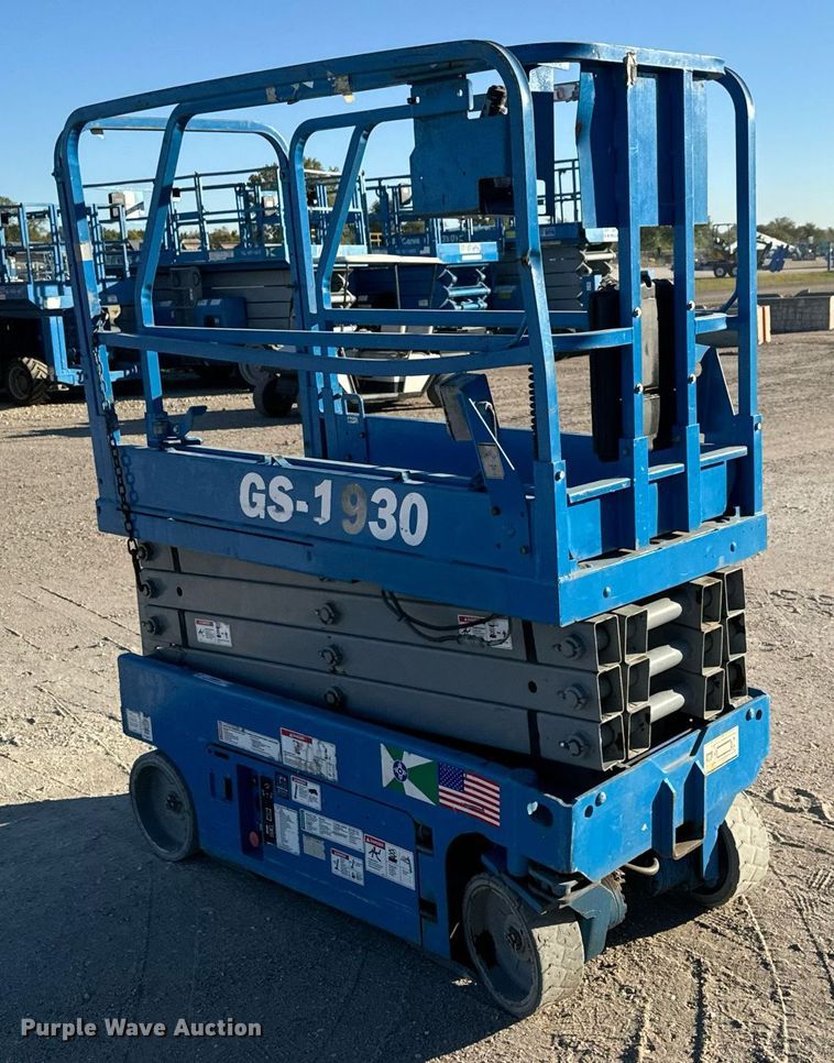 image for item MS9833 2008 Genie GS-1930 scissor lift