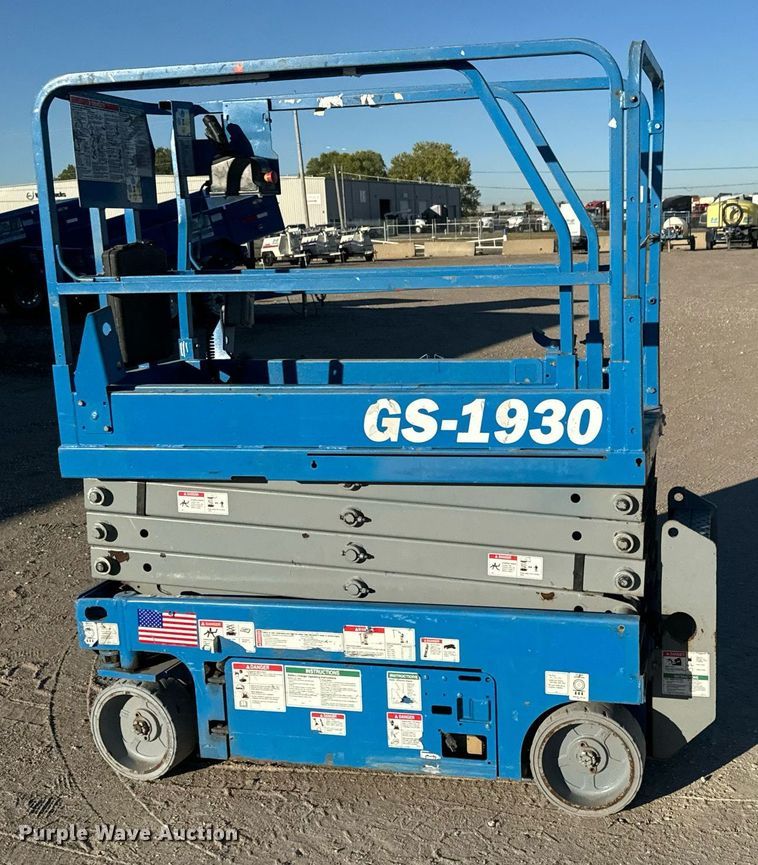 image for item MS9833 2008 Genie GS-1930 scissor lift