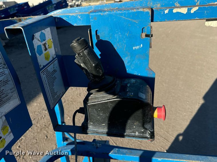 image for item MS9833 2008 Genie GS-1930 scissor lift