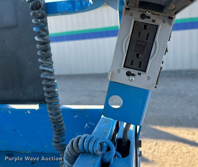 image for item MS9833 2008 Genie GS-1930 scissor lift