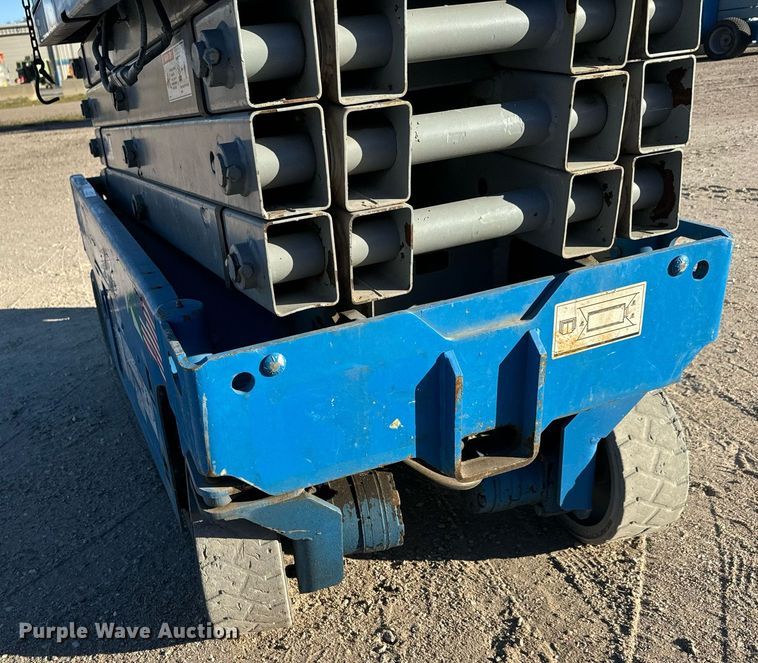 image for item MS9833 2008 Genie GS-1930 scissor lift