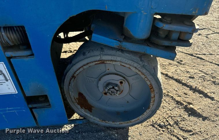 image for item MS9833 2008 Genie GS-1930 scissor lift