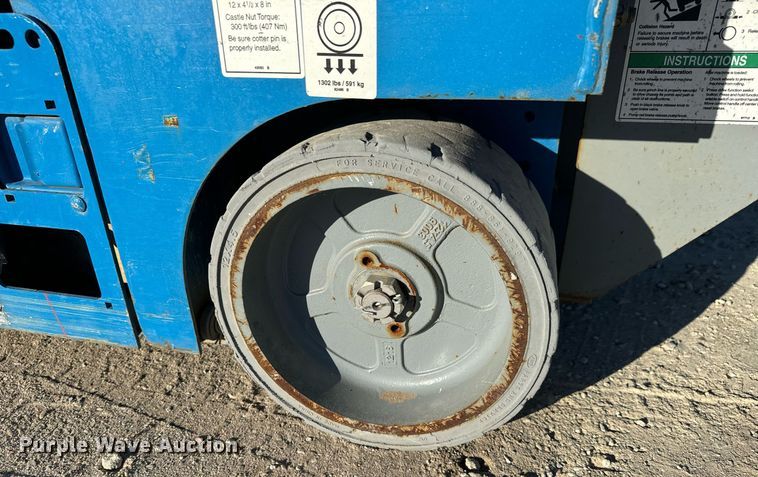 image for item MS9833 2008 Genie GS-1930 scissor lift