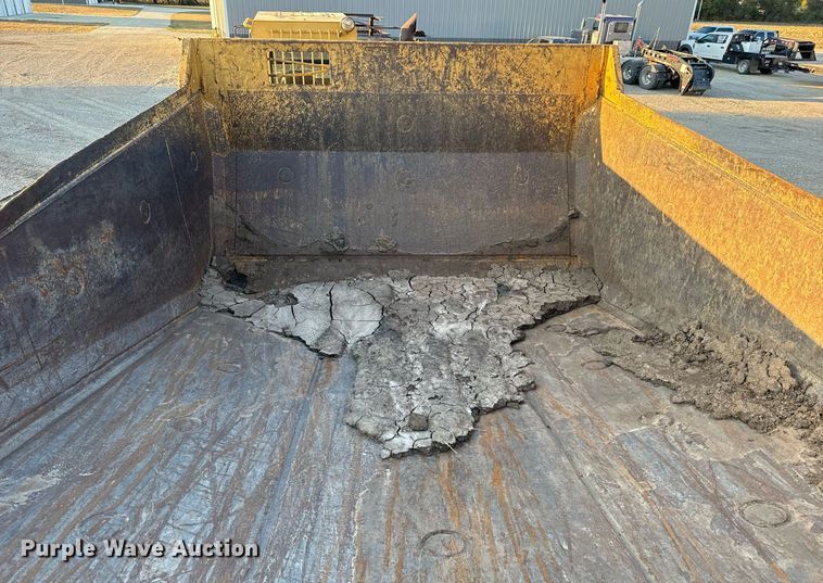 image for item MS9841 1988 Caterpillar  D35C haul truck