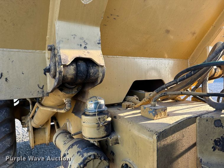 image for item MS9841 1988 Caterpillar  D35C haul truck