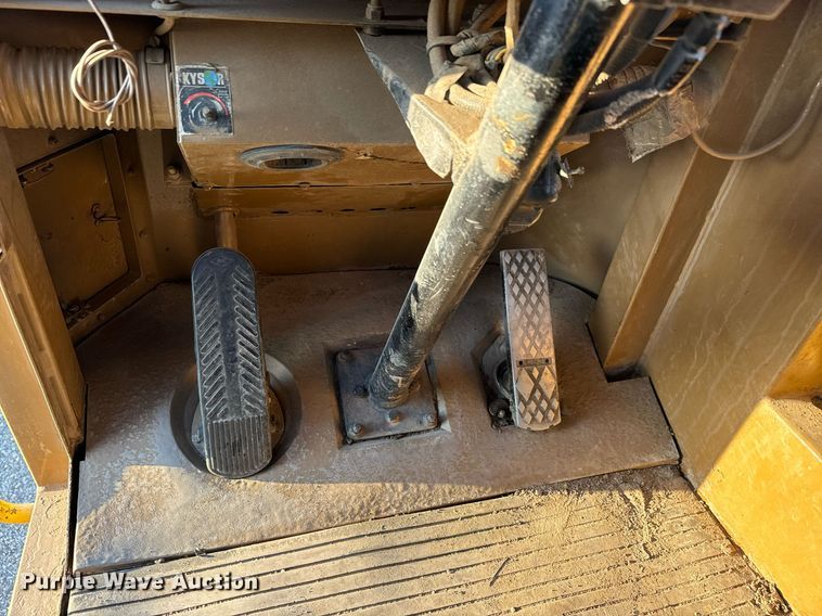 image for item MS9841 1988 Caterpillar  D35C haul truck