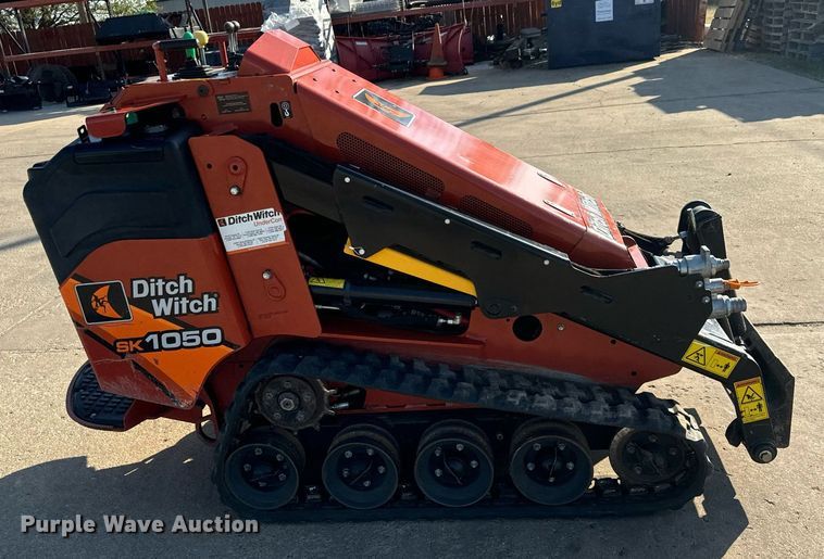 image for item MS9842 2019 Ditch Witch SK1050 compact utility loader