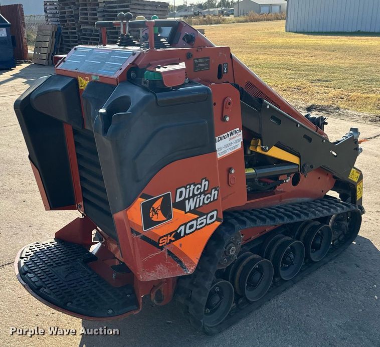 image for item MS9842 2019 Ditch Witch SK1050 compact utility loader