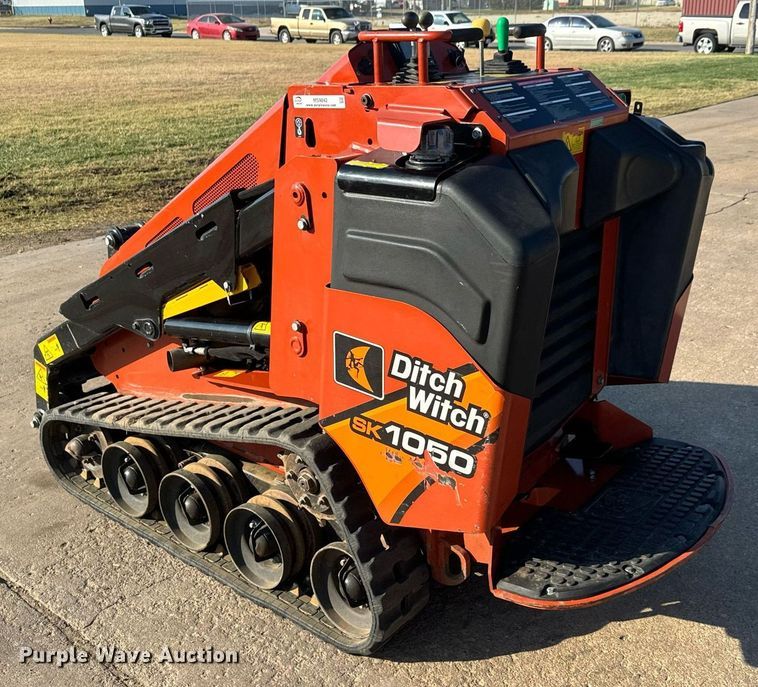 image for item MS9842 2019 Ditch Witch SK1050 compact utility loader