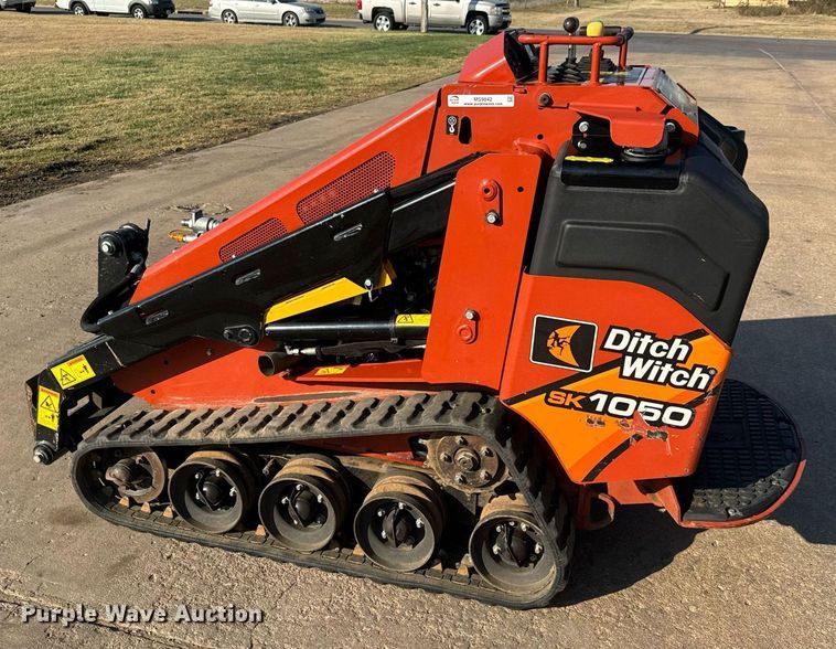 image for item MS9842 2019 Ditch Witch SK1050 compact utility loader