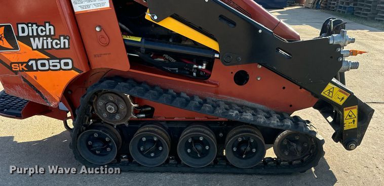 image for item MS9842 2019 Ditch Witch SK1050 compact utility loader