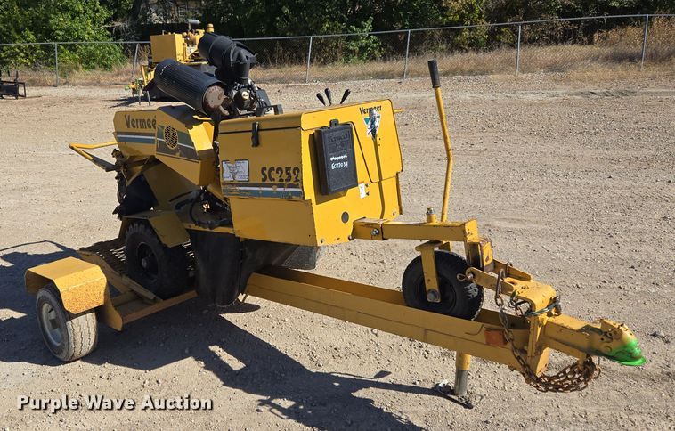 image for item MS9867 2005 Vermeer SC252 stump grinder