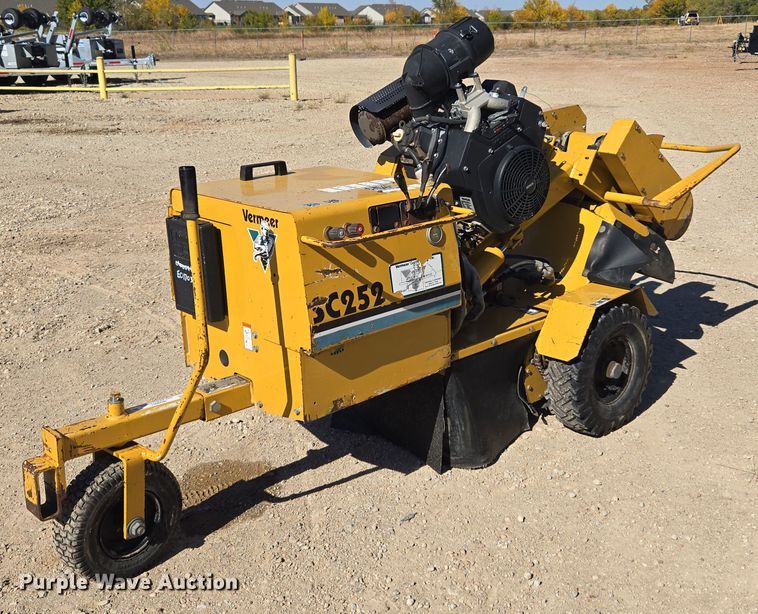 image for item MS9867 2005 Vermeer SC252 stump grinder