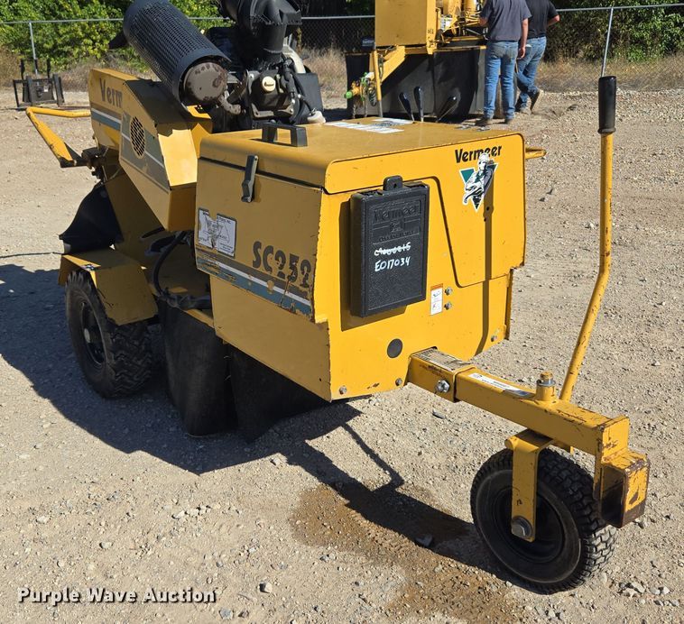 image for item MS9867 2005 Vermeer SC252 stump grinder