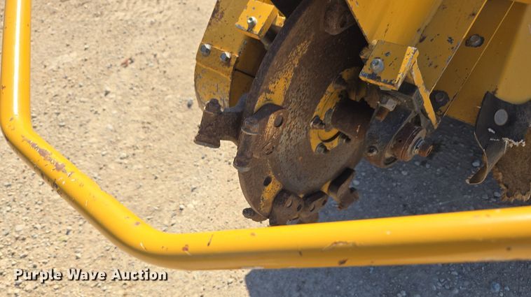 image for item MS9867 2005 Vermeer SC252 stump grinder