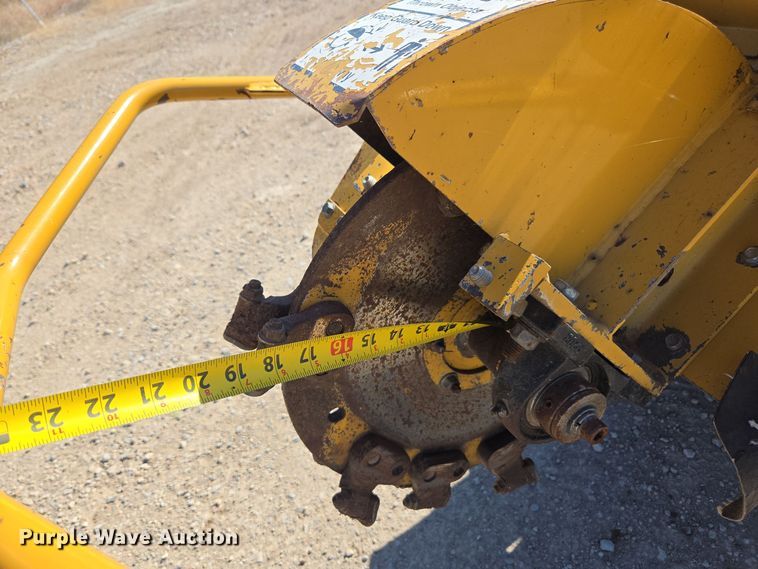 image for item MS9867 2005 Vermeer SC252 stump grinder