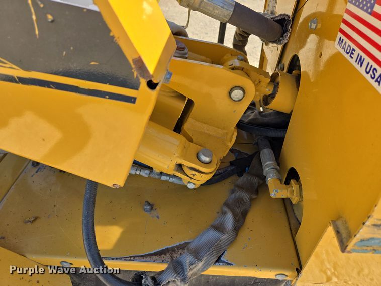 image for item MS9867 2005 Vermeer SC252 stump grinder