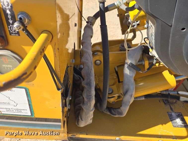 image for item MS9867 2005 Vermeer SC252 stump grinder