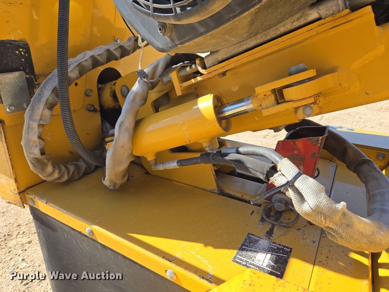 image for item MS9867 2005 Vermeer SC252 stump grinder