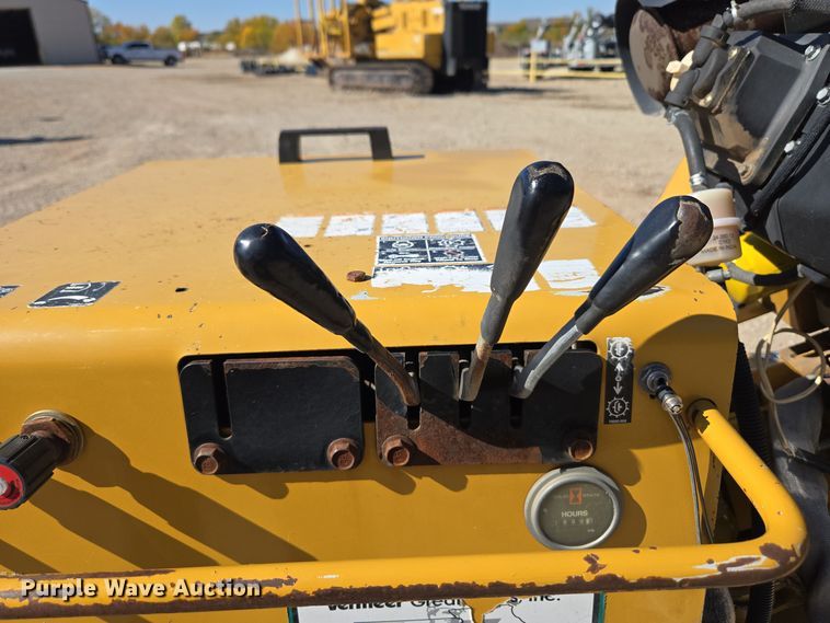 image for item MS9867 2005 Vermeer SC252 stump grinder