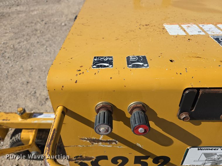 image for item MS9867 2005 Vermeer SC252 stump grinder