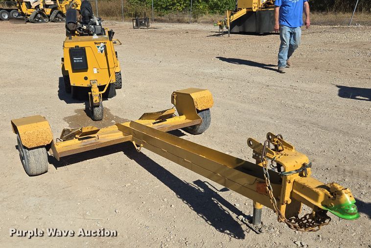 image for item MS9867 2005 Vermeer SC252 stump grinder