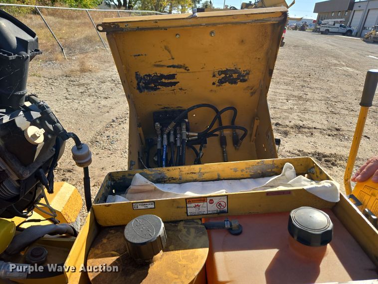 image for item MS9867 2005 Vermeer SC252 stump grinder