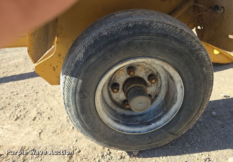 image for item MS9867 2005 Vermeer SC252 stump grinder