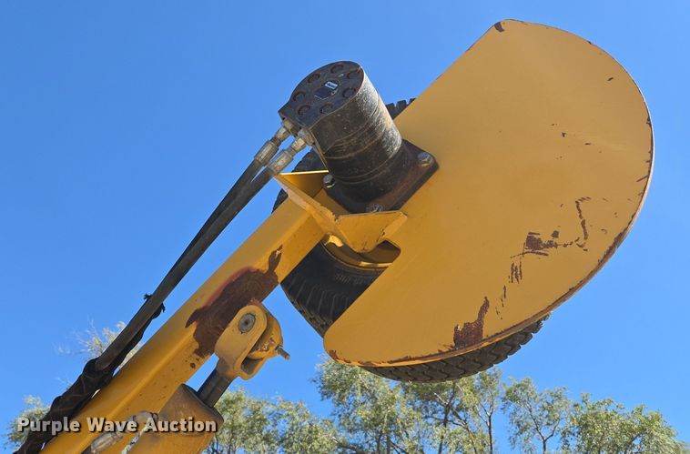 image for item MS9868 2009 Vermeer RTX750 vibratory cable plow