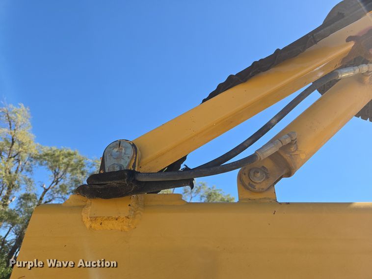 image for item MS9868 2009 Vermeer RTX750 vibratory cable plow