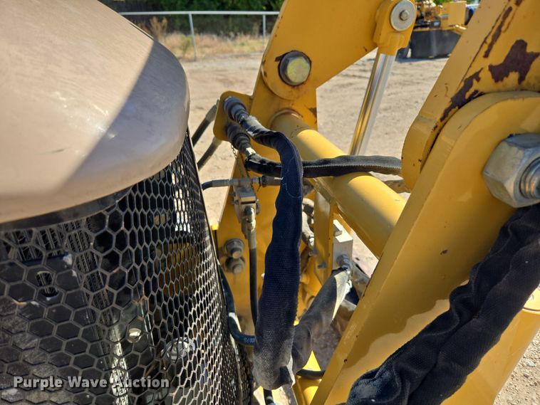 image for item MS9868 2009 Vermeer RTX750 vibratory cable plow