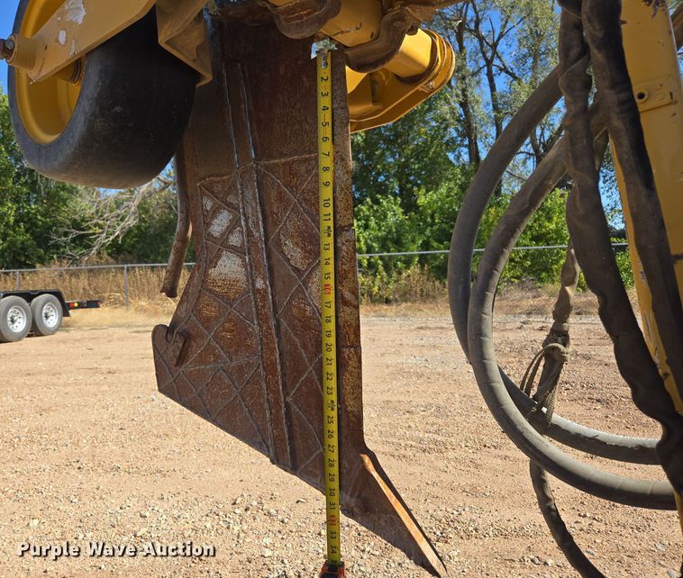 image for item MS9868 2009 Vermeer RTX750 vibratory cable plow