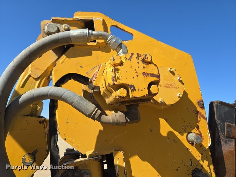 image for item MS9868 2009 Vermeer RTX750 vibratory cable plow