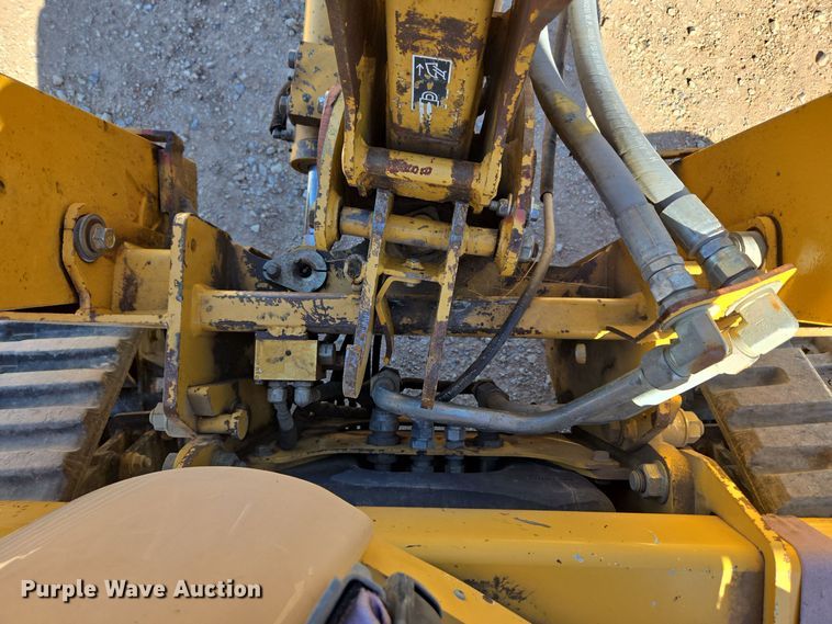 image for item MS9868 2009 Vermeer RTX750 vibratory cable plow