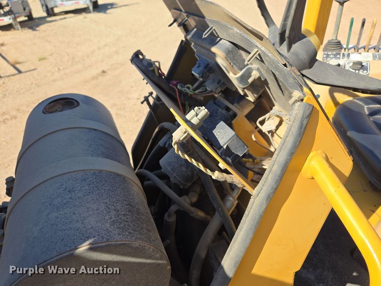 image for item MS9868 2009 Vermeer RTX750 vibratory cable plow